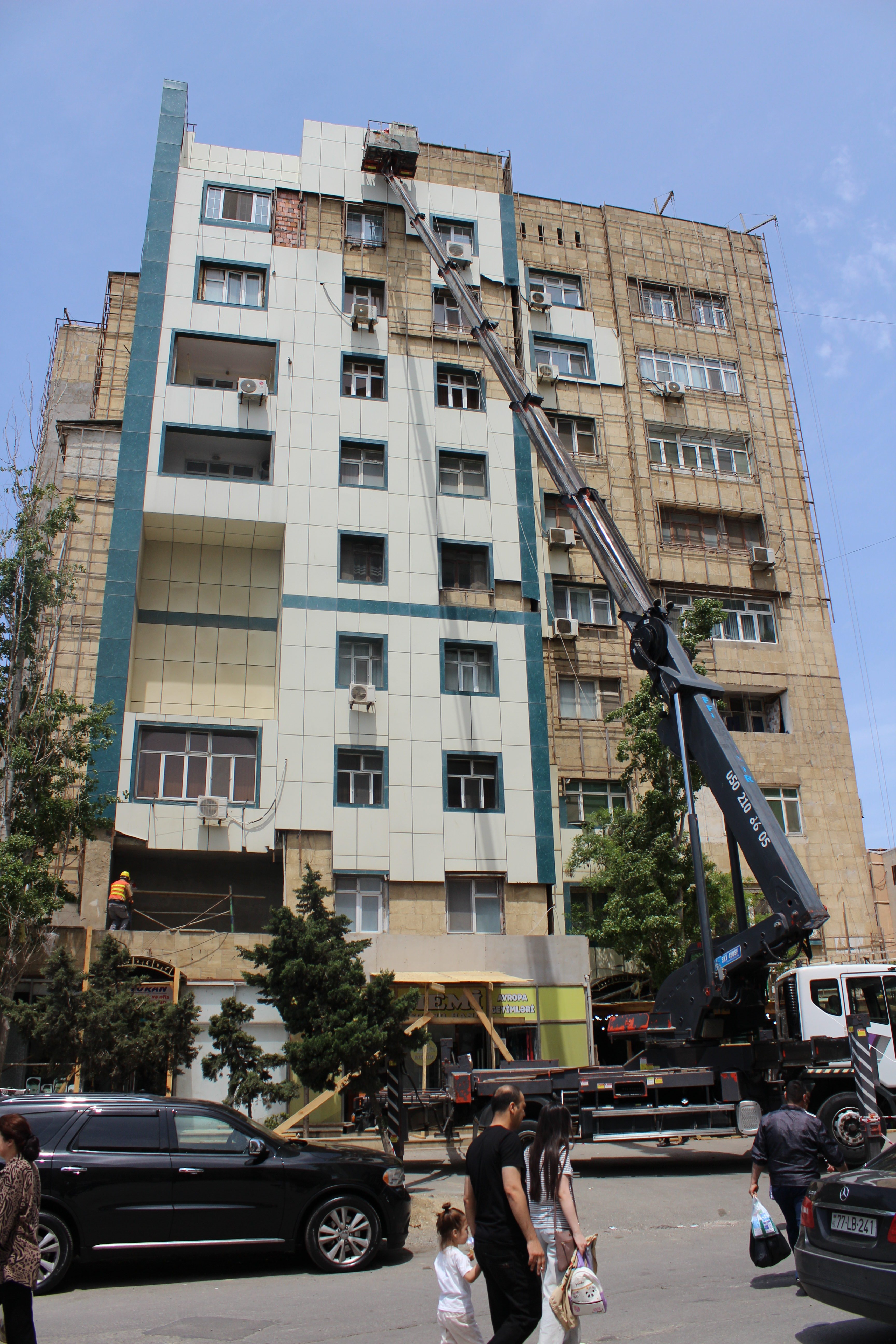 Zığ şossesində yerləşən binanın fasad üzlüyünün yenilənməsi (COP29) layihəsi