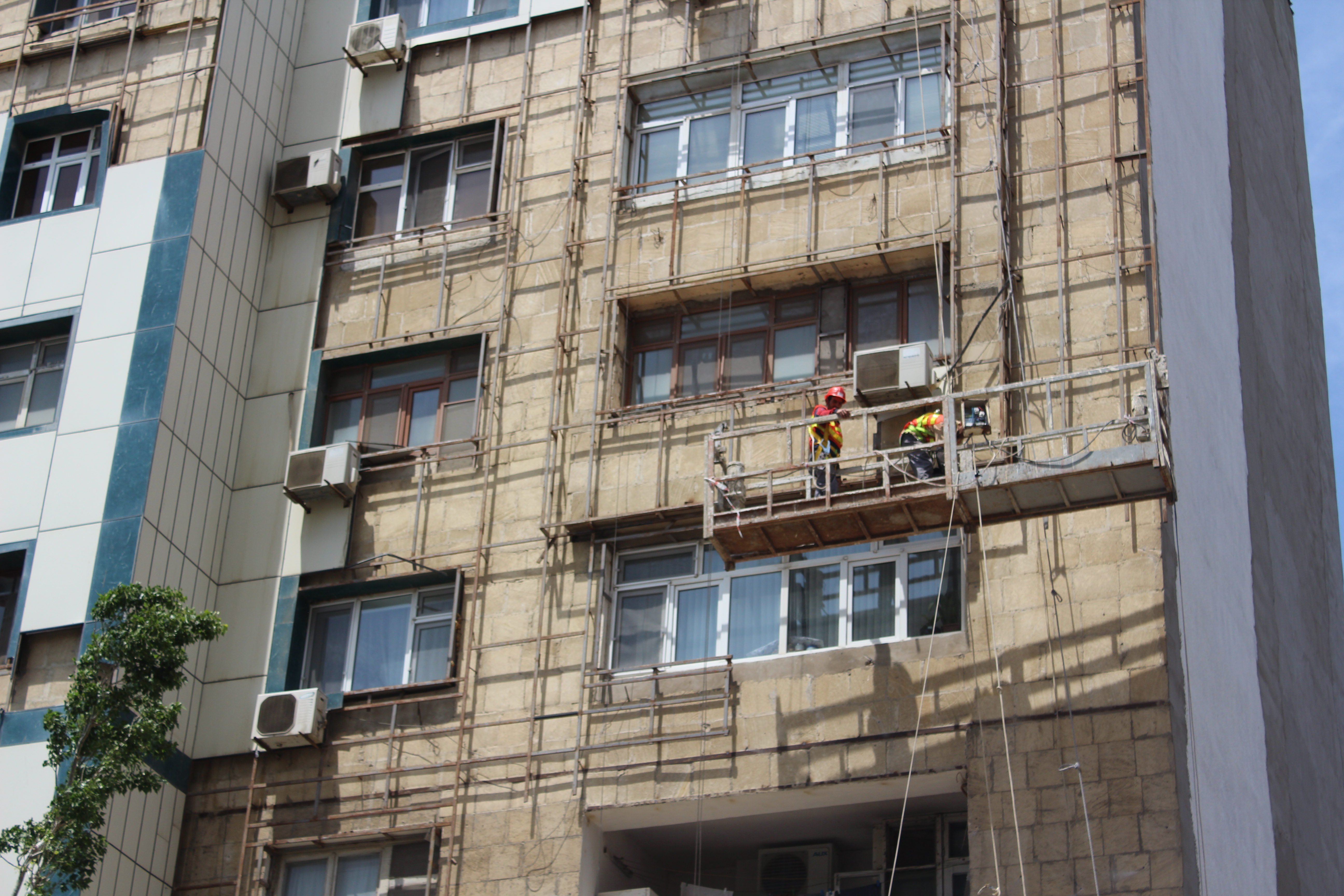 Zığ şossesində yerləşən binanın fasad üzlüyünün yenilənməsi (COP29) layihəsi